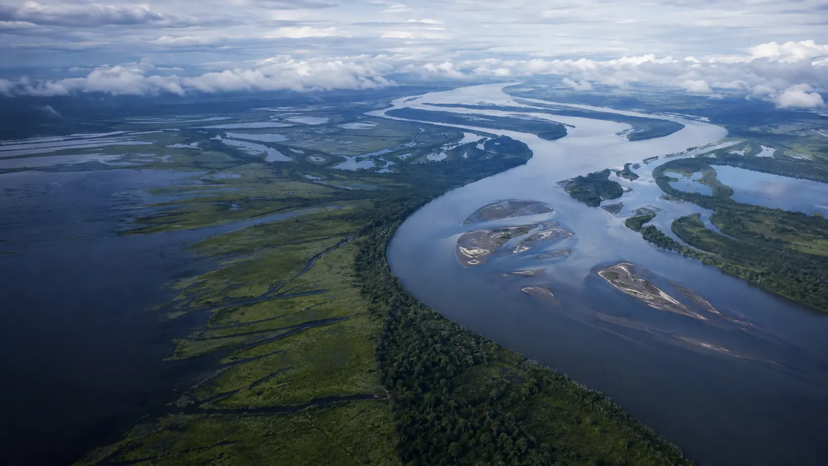 Paysage fluvial panoramique pour la rubrique classements documentés